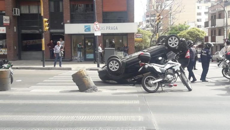 Chocó un "lavarropas" y se dio vuelta en bulevar San Juan