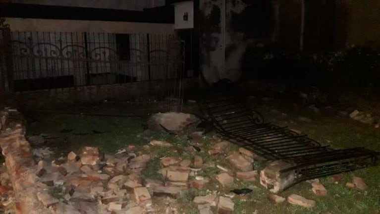 Chocó una parada y el frente de una casa: dijo que se durmió