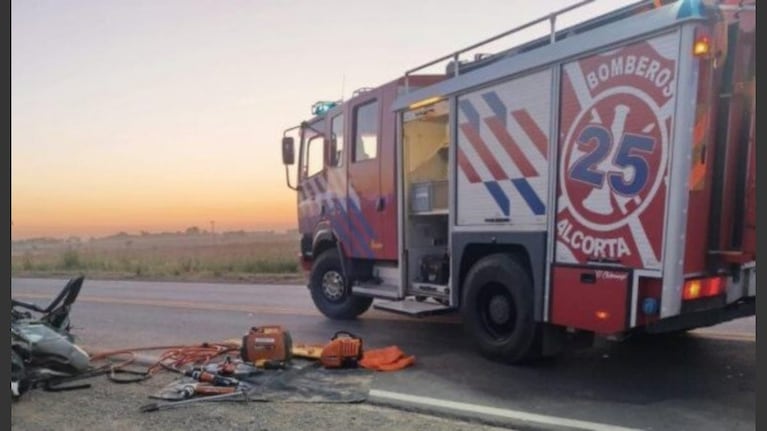 Choque frontal dejó cinco víctimas fatales. (Imagen: gentileza Rosario 3).