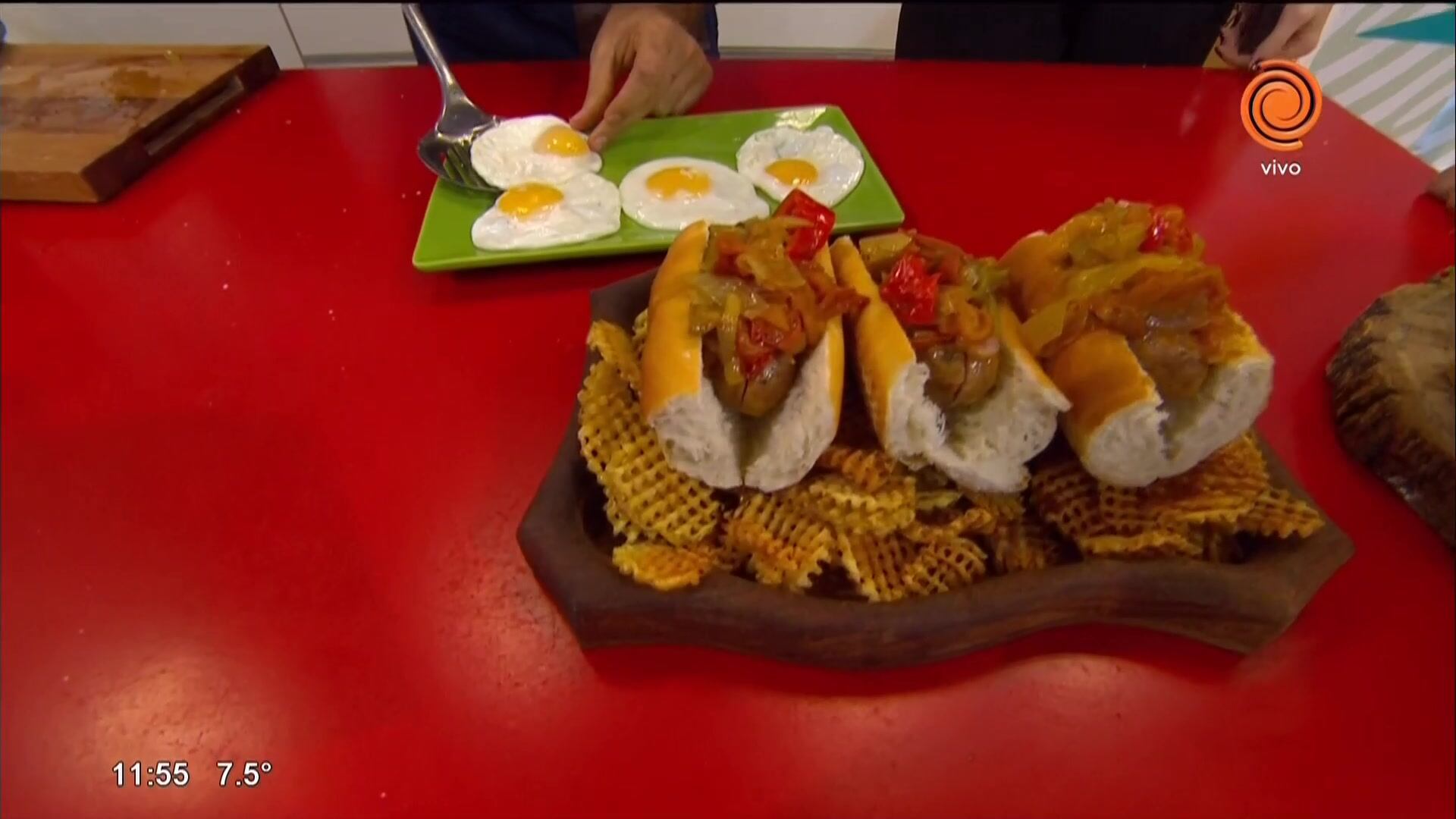 chorizos a la pomarola con papas rejilla