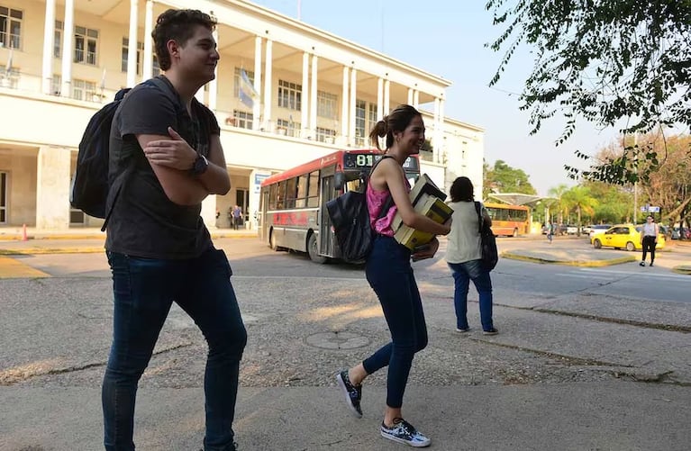 Cientos de estudiantes eligen la Universidad Nacional de Córdoba cada año.