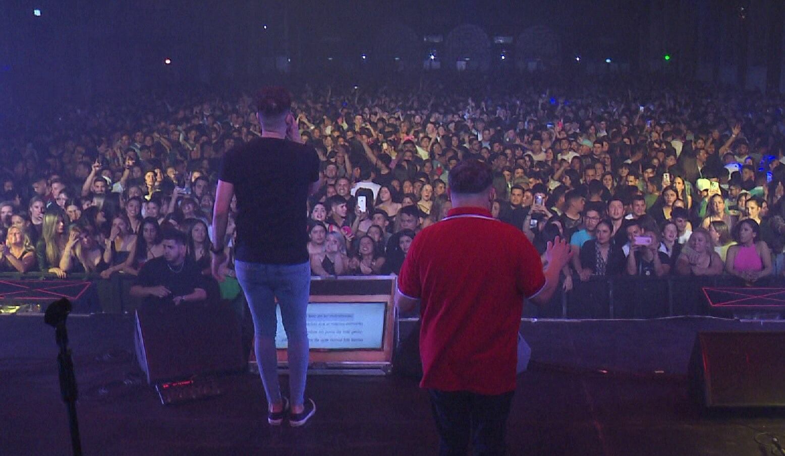 Cientos de fanáticos vibraron en la Plaza de la Música. 