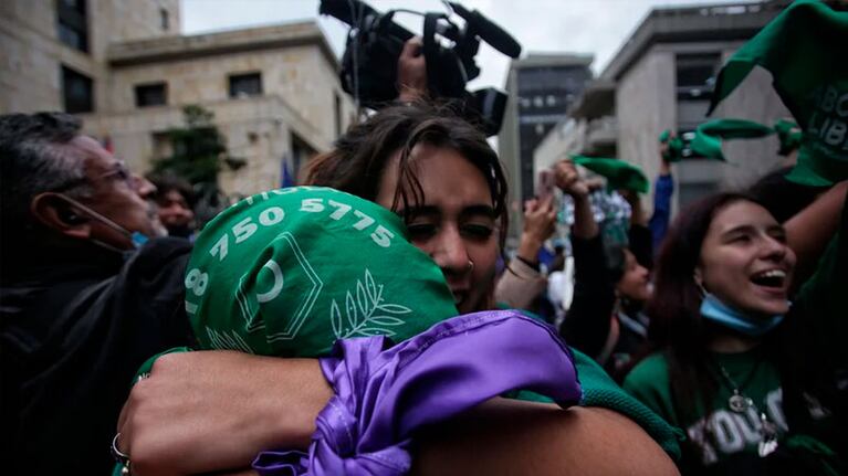 Cientos de mujeres celebraron en las calles de todo el país.