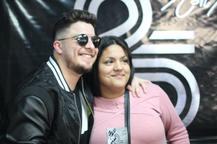 Cientos de personas fueron a la peatonal para sacarse su foto con El Wacho.