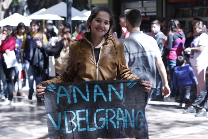 Cientos de personas fueron a la peatonal para sacarse su foto con El Wacho.