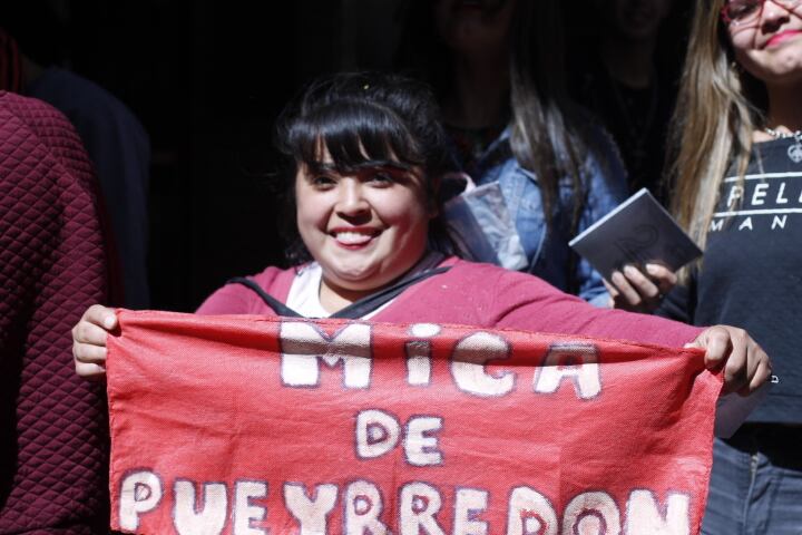 Cientos de personas fueron a la peatonal para sacarse su foto con El Wacho.