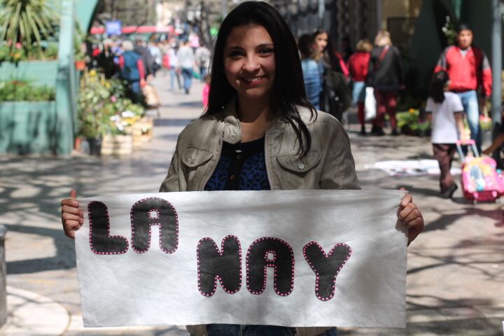 Cientos de personas fueron a la peatonal para sacarse su foto con El Wacho.