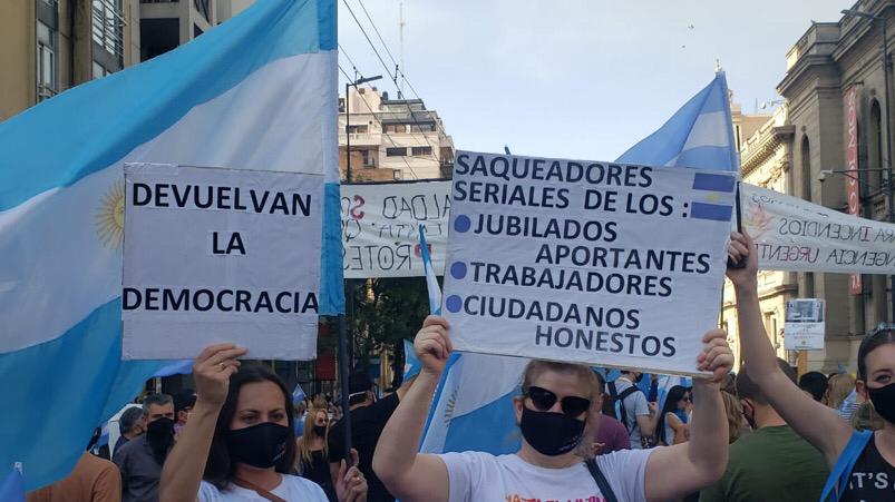 Cientos de personas se congregaron en el centro de la ciudad. 