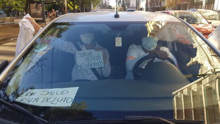 Cientos de profesionales se movilizaron por las calles de la ciudad.