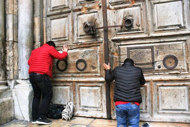 Cierran el Santo Sepulcro en protesta