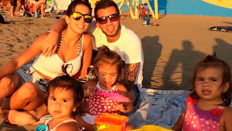 Cinthia Fernández junto a su familia.