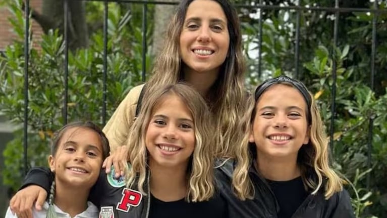 Cinthia Fernández y sus hijas.