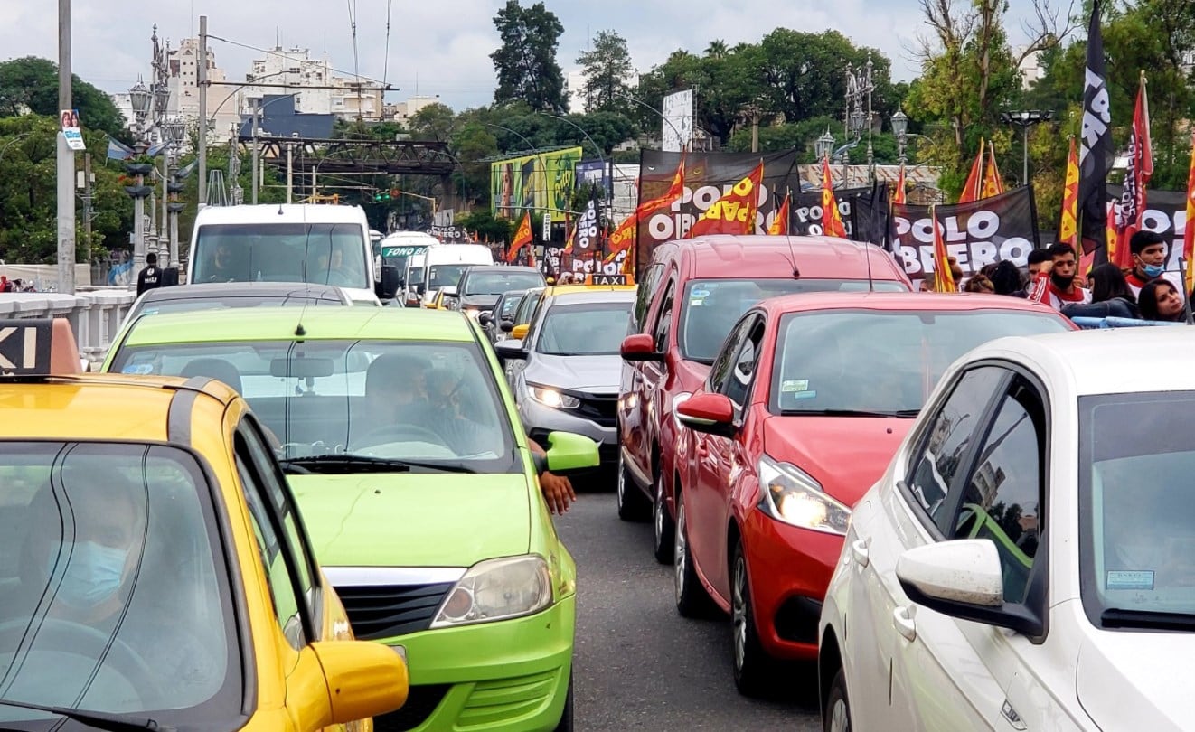 Circular por el centro se complicó. Foto: Leonardo Guevara / Radio Mitre Córdoba.