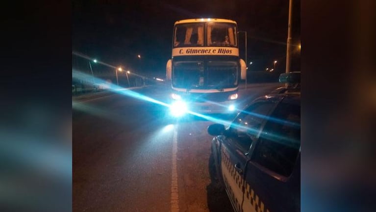 Circuló 15 kilómetros a contramano con un colectivo por la autopista Córdoba-Rosario