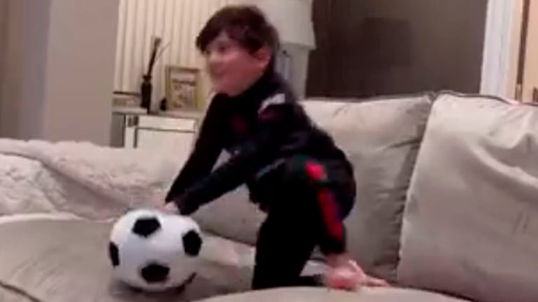 Ciro Messi, al mejor estilo Dibu Martínez.