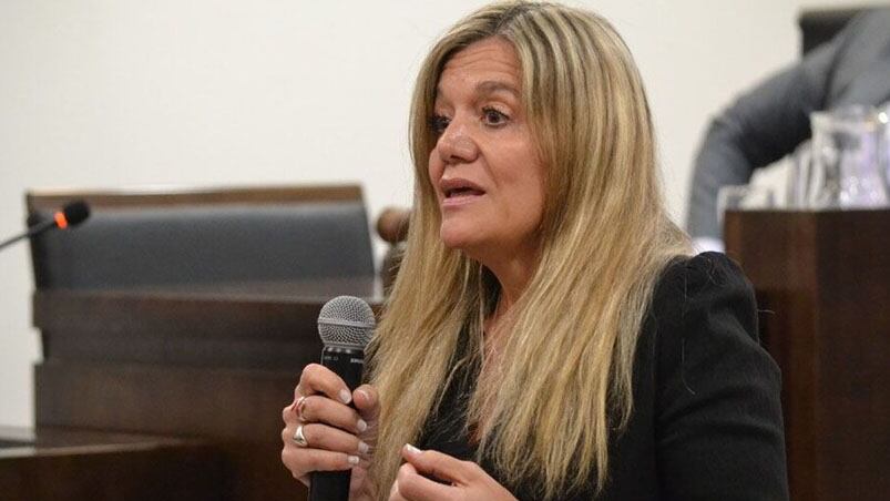 Claudia Ríos se defendió justo a tiempo y resultó ilesa.