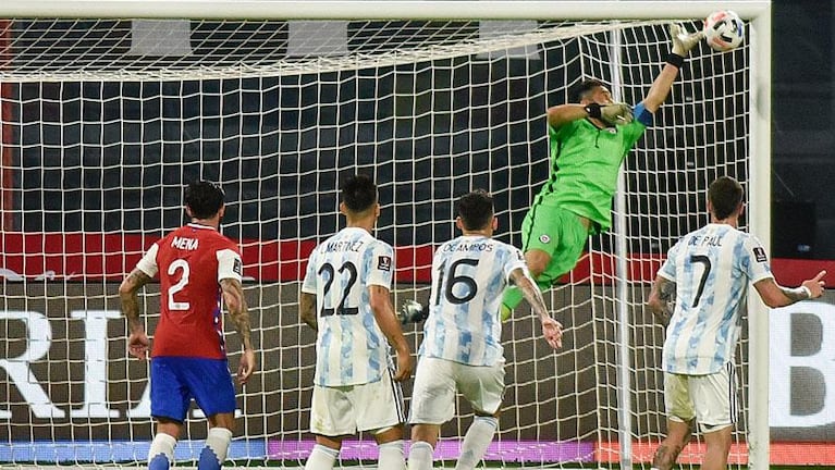 Claudio Bravo analizó el Mundial y dijo que hay selecciones "bajo el nivel" de Chile