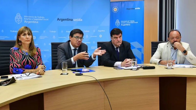 Claudio Moroni presidiendo el Consejo de Salario. 