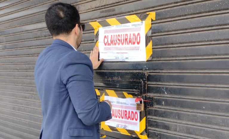clausura de tres concesionarias en Córdoba.