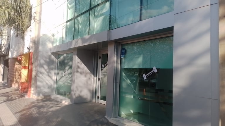 Clausuraron dos locales por tirar basura a la calle en Córdoba.