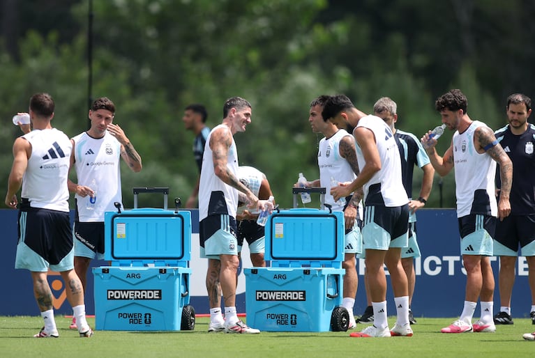 Clima distendido en el entrenamiento argentino. Foto: Reuters/Brett Davis