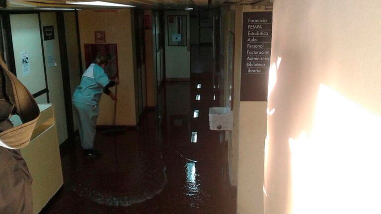 Cloacas colapsadas en el hospital Infantil