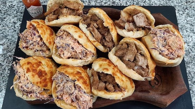 Cocinan Dos: exquisitos sánguches de bondiola de cerdo en panes de cebolla