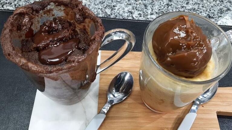 Cocinan Dos postres fáciles en taza en tres minutos: volcán de chocolate y flan casero