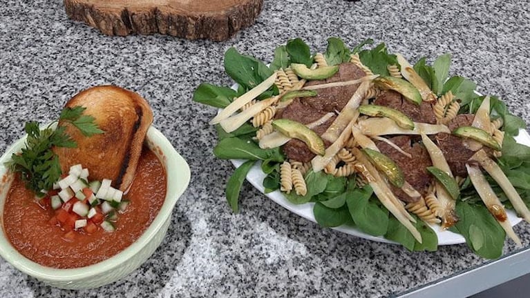 Cocinan Dos se anticipa al calor: gazpacho y ensalada de lomo con pasta fría