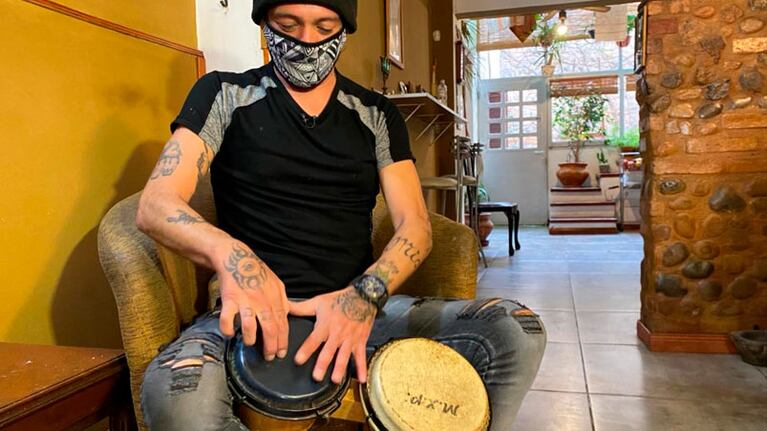 Coco es percusionista, pero hace 15 meses hace changas para poder alimentar a su familia.