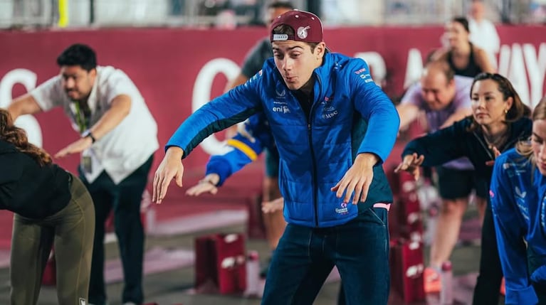 Colapinto en una clase de yoga