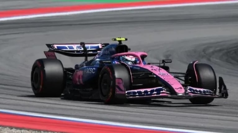 Colapinto no tuvo un fin de semana cómodo y terminó en el puesto 15 en Barcelona.
