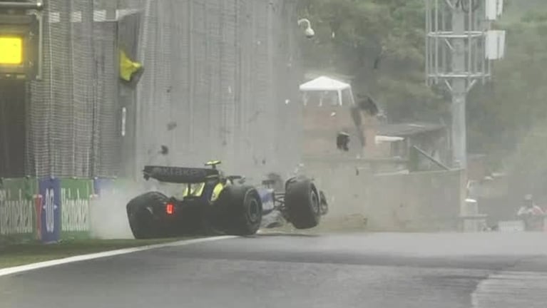 Colapinto se estrelló contra un muro y quedó afuera de la carrera.