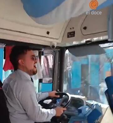 Colectivero celebró el triunfo de Argentina.