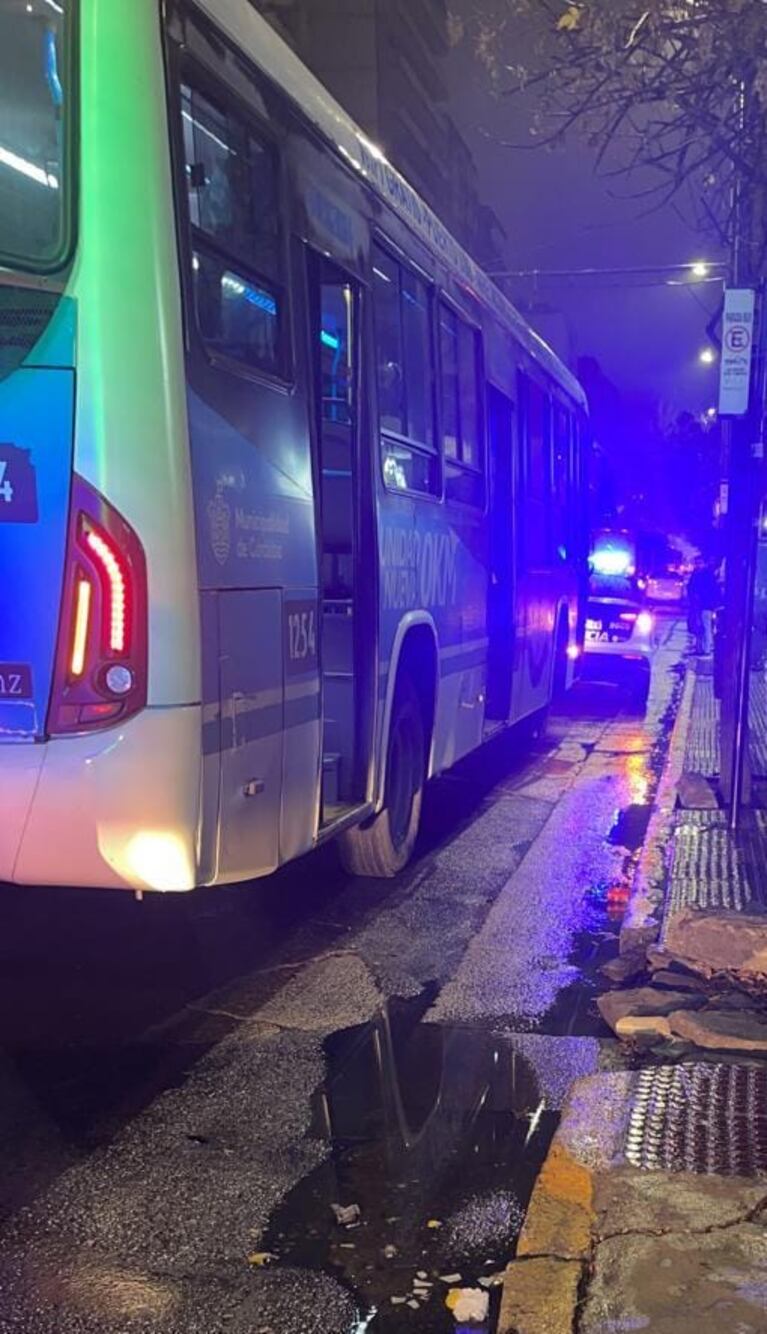 Colectivo urbano fuera de control atropelló e hirió a dos mujeres en pleno centro de Córdoba