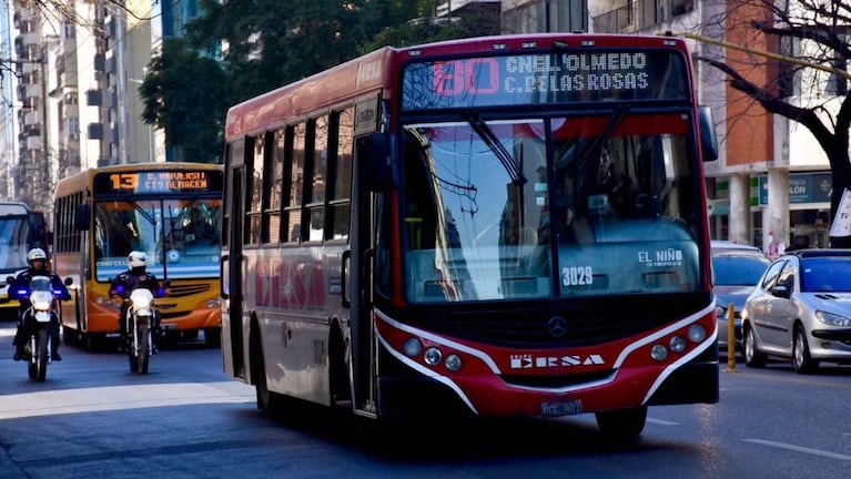 Colectivos urbanos reducen las frecuencias por la temporada de verano.