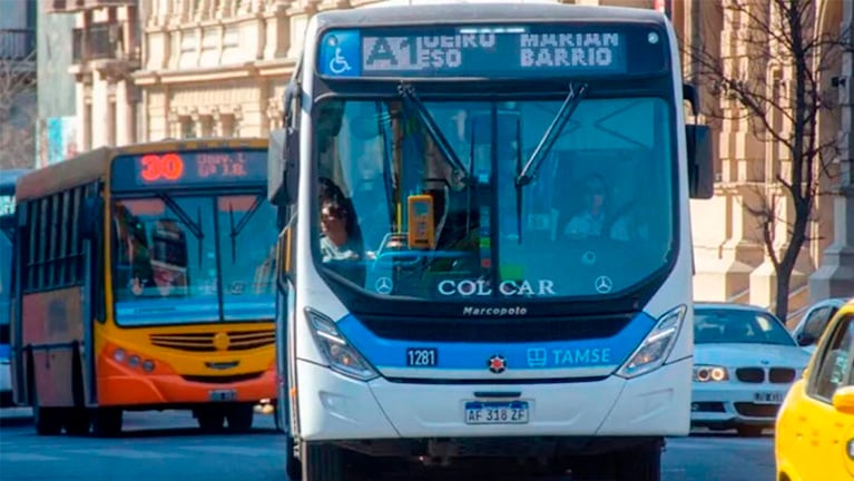 Colectivos urbanos reducen las frecuencias por la temporada de verano.