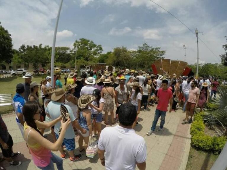 Colombia: amantes fueron sorprendidos teniendo sexo en una plaza