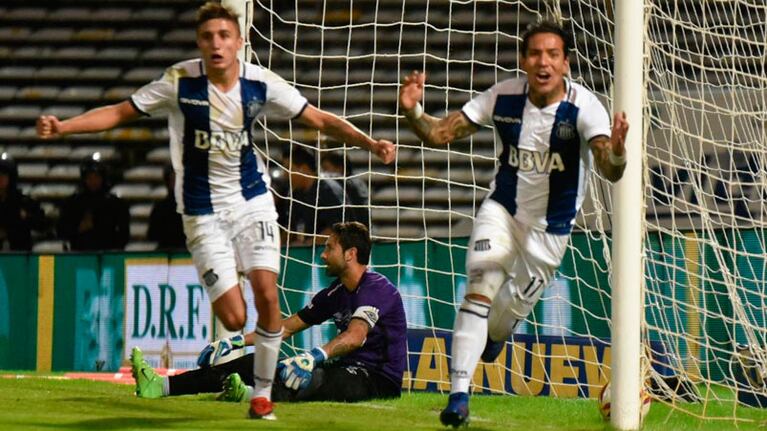 Colombiano de festejo: con olfato de goleador, Dayro metió un doblete y Talleres sueña.