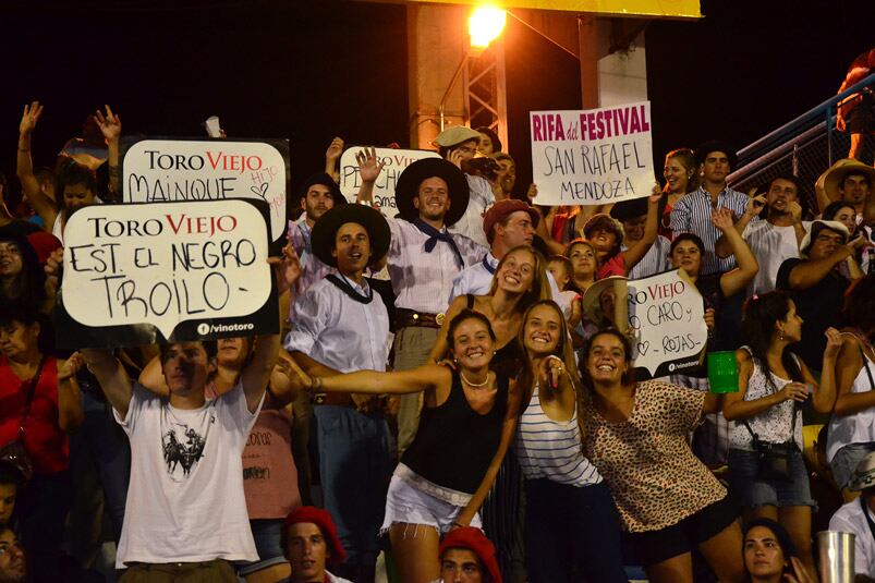 Color y coraje en la octava noche de Jesús María. Foto: Francesco Trombetta / ElDoce.tv.