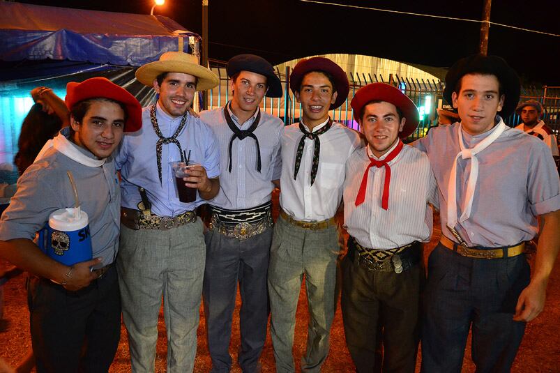 Color y coraje en la octava noche de Jesús María. Foto: Francesco Trombetta / ElDoce.tv.