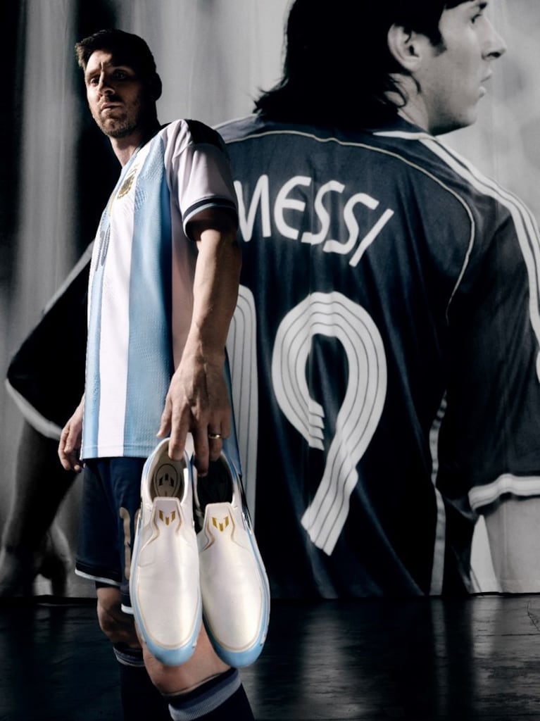 Colores de Argentina y recuerdos del pasado: así son los botines de Messi para el Mundial