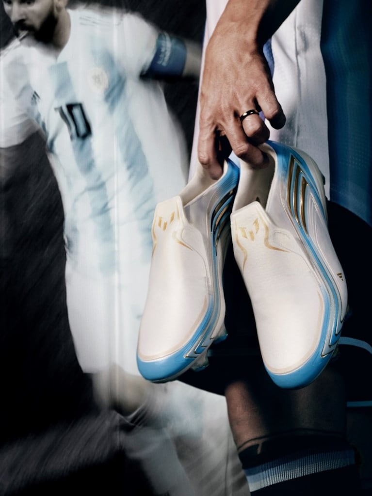 Colores de Argentina y recuerdos del pasado: así son los botines de Messi para el Mundial