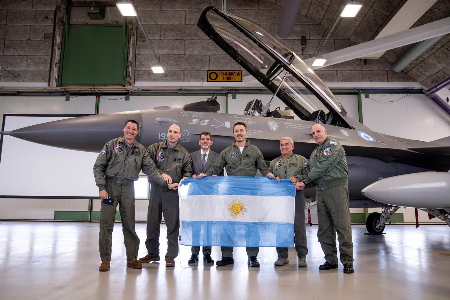 Combate compacto y multifunción”: así son los aviones de caza F16 que  Argentina le compró a Dinamarca | ElDoce
