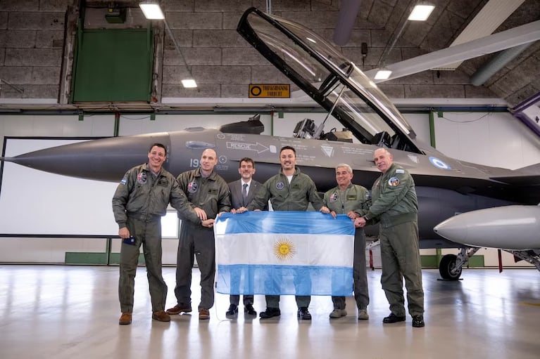 “Combate compacto y multifunción”: así son los aviones de caza F16 que Argentina le compró a Dinamarca