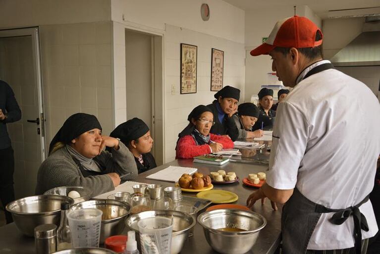 Comedores comunitarios se capacitan en alimentación saludable