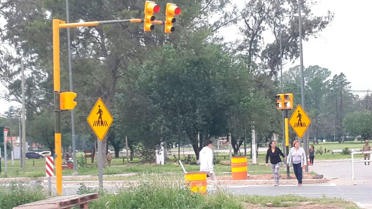 Comenzaron a funcionar los semáforos en la zona del Tropezón.