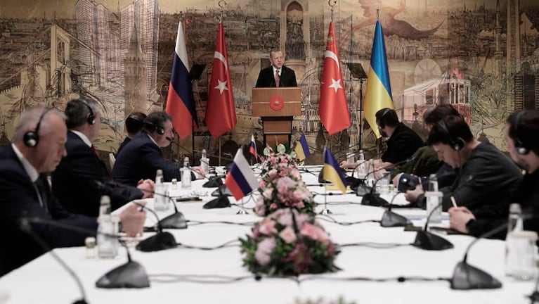 Comenzaron las negociaciones directas en el palacio de Dolmabahçe.