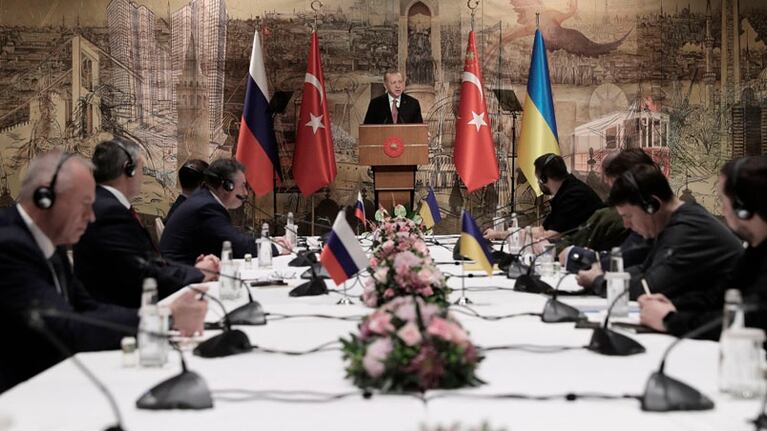 Comenzaron las negociaciones directas en el palacio de Dolmabahçe.