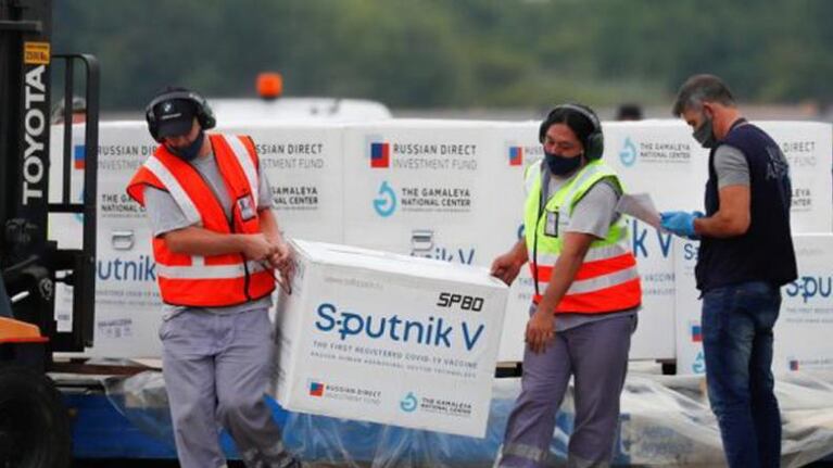 Comienzan a llegar los segundos componentes de Sputnik V al país